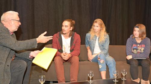 Il moderatur Chasper Pult (da schnestra) in discussiun cun Francisco Cortez, Carla Ganzoni e Lina Camenisch (fotografia: Nicolas Bachmann).