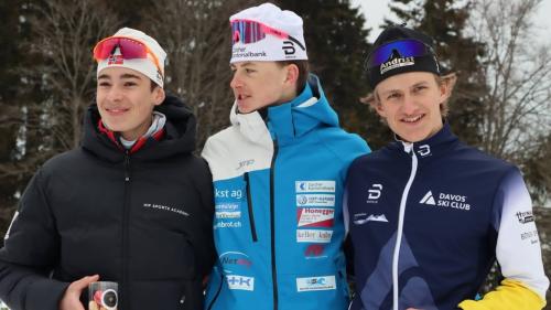  Das Podest der Wertung Jahrgang U15: Sieger: Fabio Rüthemann, 2. Platz: Jon Nesa (links auf dem Bild), 3. Platz: Andrin Steiger. Foto: z. Vfg.