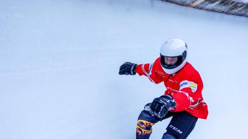 Nervenkitzel pur beim Bob Run Skating in St. Moritz. Foto: z. Vfg