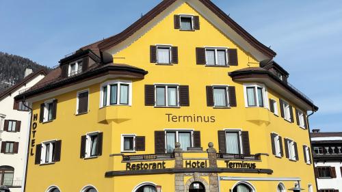 L’Hotel Terminus ho darcho aviert sias portas e vess da rester aviert fin la fin da l’an 2026 (fotografia: Martin Camichel).