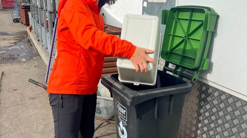 Irene Casutt Hugentobler, l’inizianta dal ramassamaint da vanzadüras 
illa fracziun da Guarda, cumbatta inavant per üna soloziun. fotografia: mad