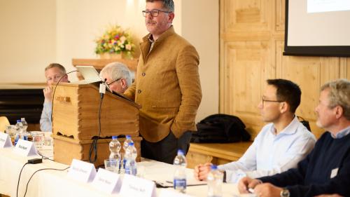 Sascha Ullmann, il president da la IG ZWET, dürant la radunanza generala (fotografia: Michael Steiner).