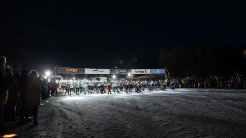 Für viele ein ganz besonderes Erlebnis, die 17 Kilometer lange Strecke von Sils nach Pontresina durch die Nacht zu laufen. Foto: Fabian Gattlen