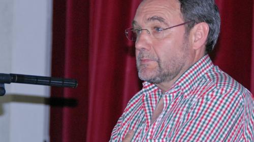 Il president cumünal da Val Müstair ha salüdà in marcurdi saira a passa 300 persunas a la radunanza cumünala (fotografia: Nicolo Bass).