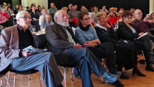 La sala polivalenta Tircal es, sco a chaschun dals Dis da litteratura da l’on passà, adüna bain occupada (fotografia: Flurin Andry).