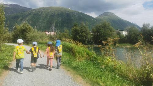 An fünf Standorten im Oberengadin gibt es Kinderkrippen der KIBE. Foto: KIBE Oberengadin