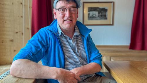 Dank seiner kaufmännischen Büroanlehre bekam Dani Clavuot auch die willkommene Gelegenheit, zwei Bücher von Duosch Regi oder 
Grossratsprotokolle zu transkribieren.