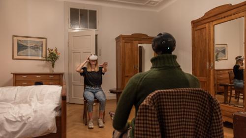 Ein Erlebnis der besonderen Art mithilfe der VR-Brille. Foto: Raum+Zeit
