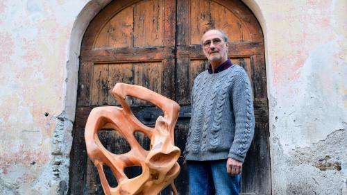 Marco Zala geht mit seiner Kunst buchstäblich zurück zu  den Wurzeln. Foto: z.Vfg.
