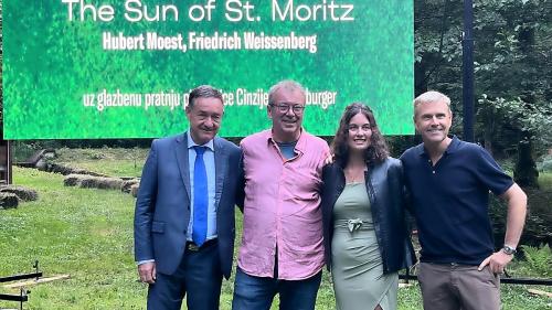 Von links: Botschafter Urs Hammer zusammen mit Cinehill-Filmdirektor Igor Mirkovic, Musikerin Cinzia Regensburger und Filmemacher Felice 
Zenoni am Filmfestival in Kroatien. Foto: z. Vfg