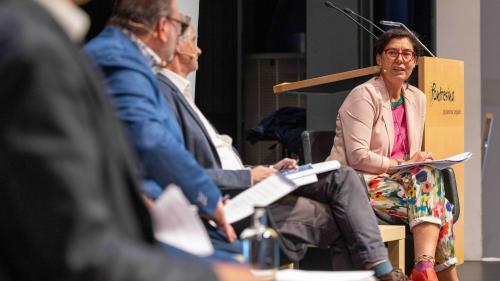 An der zweiten Baderleda der Engadiner Post/Posta Ladina wurde über die Zukunft des Regionalflughafens Samedan debatiert (Foto: Jean-Marie Delnon).