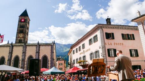 Poschiavo feierte den Wakkerpreis mit einem Volksfest, mit Musik und Gesprächen, mit einer Tavolata, mit offenen Häusern, Ausstellungen und Museen, thematischen Führungen und vielen zufriedenen Gästen. Fotos: Jon Duschletta