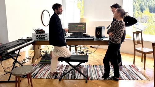 L'atelier temporar es cler e spordscha bler spazi. fotografia: Fadrina Hofmann