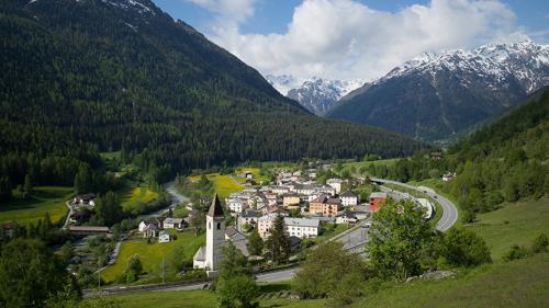 Quist utuon han darcheu lö mincha mardi ils cuors e referats da la Chasa Fliana a Lavin (fotografia: mad)