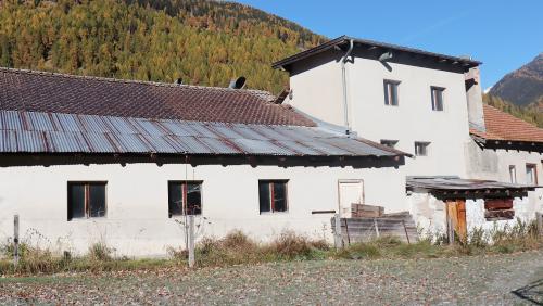 Causa seis nosch stadi, vain il Muglin d’immez a Müstair sbodà dürant quist inviern. In avegnir esa previs da realisar sün quella parcella ün pumptrack (fotografia: Martin Camichel).