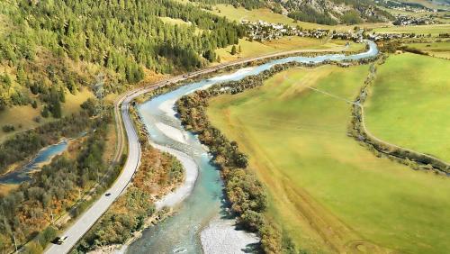 Scha la populaziun da La Punt Chamues-ch do glüsch verda in december per la renatüralisaziun da l’En e da la Chamuera, pudesssan las lavuors cumanzer l’an 2027. fotografia: mad