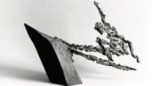 Giuliano Pedrettis 1993 entstandene, 43 Zentimeter hohe Bronzeskulptur «Der Seiltänzer über dem Abgrund». Foto: Fundaziun Crasta