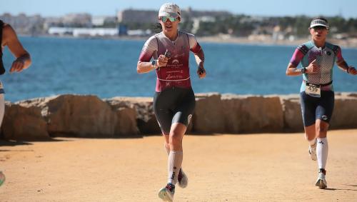 Trotz Hitze überholte Jenni Paglia auf der Laufstrecke fünf Athletinnen und lief auf Schlussrang sechs. Foto: Jenni Paglia