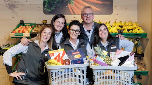Das Team freut sich auf die Wiedereröffnung des kleinen und familiären Ladens in Celerina. Foto: Coop Ostschweiz-Ticino/Dominik Täuber
