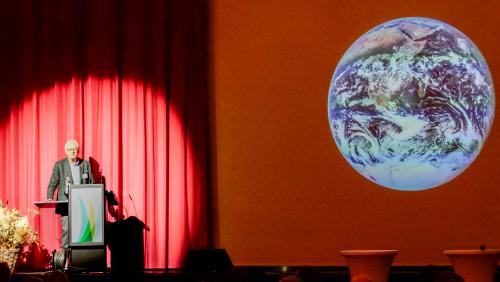 Der Klimaphysiker Thomas Stocker leitete an der Uni Bern die Abteilung für Klima- und Umweltphysik und gilt weltweit als einer der führenden Klimaforscher. Er präsentierte am Klimagipfel aktuelle, globale Entwicklungen. Foto: Jon Duschletta