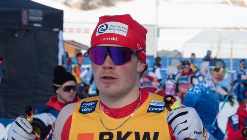 Roman Alder hat Teamgeist bewiesen und dem Teamkollegen seinen Stock gegeben, als dieser mit einem Stockbruch auf Podestkurs lag. Archivfoto: Reto Stifel