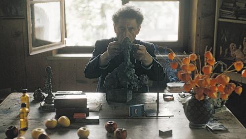 Alberto Giacometti am Arbeitstisch in Stampa, 1964. Foto:Succession Alberto Giacometti/ProLitteris/Ernst Scheidegger