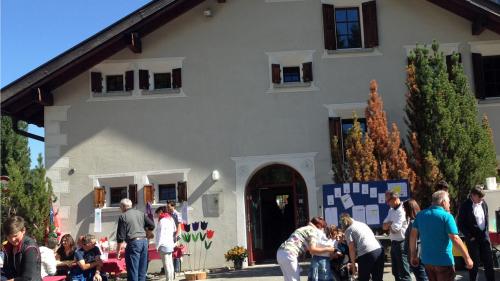 L’anteriura chasa cumünala da Susch es gnüda transfuormada illa nouva Scoula da pedagogia curativa Zernez (fotografia: Annatina Filli).