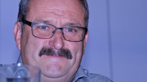 Victor Peer es gnü reelet sco capo cumünal da Valsot cun 103 da 150 vuschs pussiblas (fotografia: Nicolo Bass).