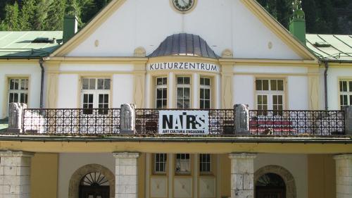 Il center cultural per art contemporana Nairs a Scuol es gnü renovà e driva quista fin d’eivna darcheu sias portas (fotografia: Benedict Stecher)