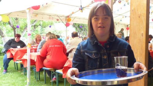 Tiziana vaiva plaschair da pudair güdar a servir pro la festa da stà da la Buttega (fotografia: Flurin Andry).