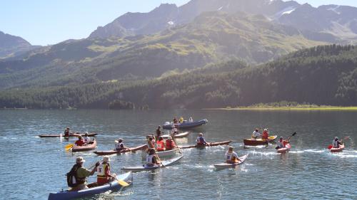 Der Startschuss ist gefallen, die Kajaks und Kanus setzen sich in Bewegung. Fotos: Marie-Claire Jur
