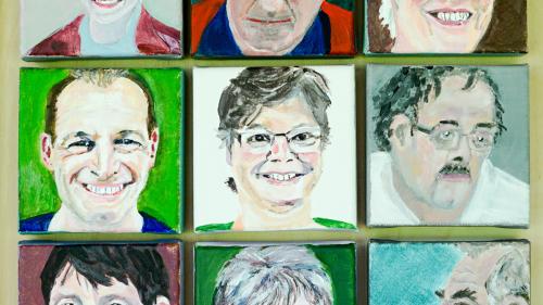 Tina Simonett hat zum Thema Menschen gleich ihre Kolleginnen und Kollegen des Malclubs porträtiert. Foto: Jon Duschletta 