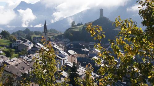 Ideen und Potenziale sollen im Unterengadin in Zukunft vernetzt werden: Die Präsidentenkonferenz delegiert die Wirtschaftsförderung an ein breit abgestütztes Forum (Foto: Jon Duschletta)