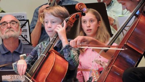 Far musica cun grond plaschair fa bain a corp ed orma (fotografia: Benedict Stecher).