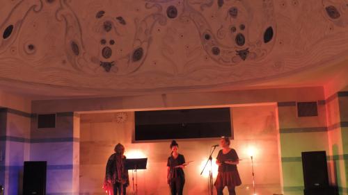 «La Triada» ha chantà a-capella i’l bogn roman irlandais cun paschiun ed umur (fotografia: Selina Bisaz).