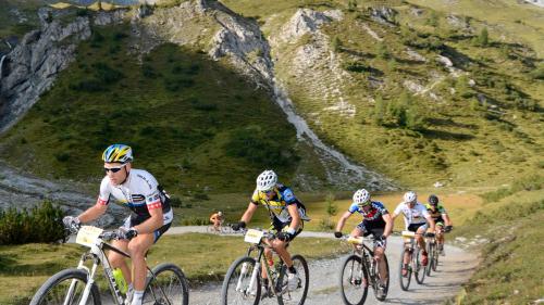 Il sport da mountainbike ha survgni ün manual per la planisaziun e construcziun da nouvs tragets (fotografia: Martin Plattner).