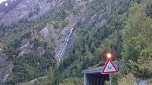 La via chantunala tanter Martina ed Ovella vain schlargiada. Finalmaing dess gnir realisada eir üna stribla per velocipedists. Eir tanter Ovella e Vinadi dess gnir realisada üna nouva via da velos suot la gallaria, però la finanziaziun da quist proget nun