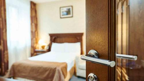 Für die kleineren Teams, Medienschaffenden und Sponsoren der Ski-WM 2017 sucht das Organisationskomitee noch rund 1000 Betten. Foto: Shutterstock.com/Dmitry Kalinovsky