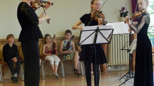 Dürant il chomp da musica a Ftan vain exercità il sunar da cumpagnia (fotografia: Annatina Filli).