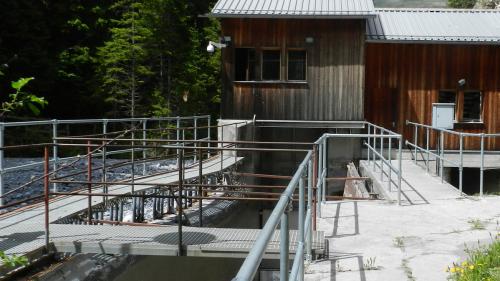 L’ouvra electrica cumünala Clemgia, qua l’inchaschamaint, po gnir sanada (fotografia: Annatina Filli).