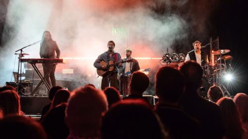 «Cultura@Rondo»: Baba Shrimps und Joya Marleen begeisterten am Samstagabend über 300 Besucher im Kulturzentrum Rondo. Fotos: Bureau Massé/Lucie Herter
