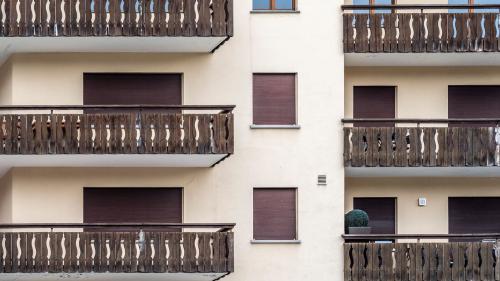 Viele Zweitwohnungen, wenige Mietwohnungen. Die Nachfrage nach übersteigt das Angebot. Foto: Daniel Zaugg