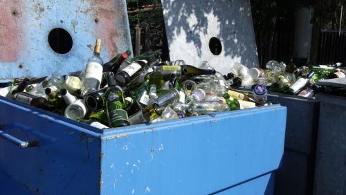 Il vaider vegl da tuot la Val Müstair vain reciclà per motivs economics ed ecologics a Gluorn i’l Vnuost invezza da la vart Svizra. fotografia: Tamara Defilla