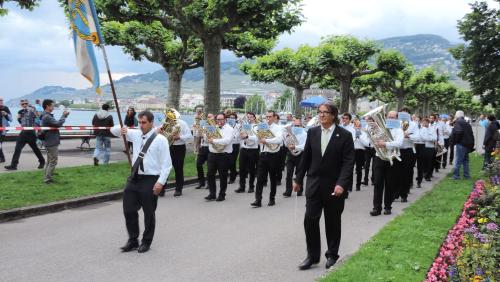Eine Engadiner Formation anlässlich des Eidg. Musikfestes in Montreux. Auch 2026 in Biel werden Engadinerinnen und Engadiner zusammen musizieren (Foto: Archiv EPPL).