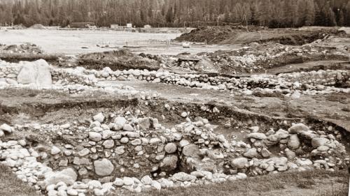 Restanzas da la chapella San Güerg chi d’eiran auncha visiblas düraunt las perscrutaziuns avaunt 50 ans (fotografia: Servezzan archeologic dal Grischun).