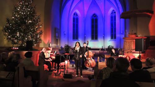 Il public ha gnü grond plaschair da las chanzuns dal Power Duo Jaccard-Ruosch cun amis (fotografia: Benedict Stecher).