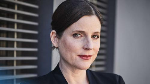 Ariadne von Schirach plädiert für ein bewusst gelebtes Leben, das um Beziehungen und Teilhabe kreist. 
Foto: Rahel Taeubert