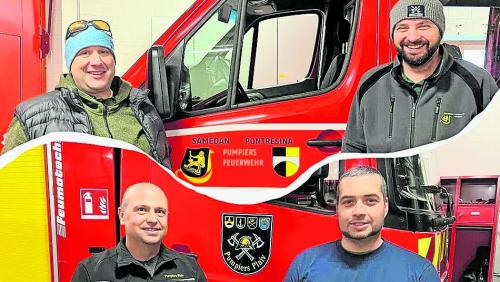 Ils nouvs e vegls cumandants da Samedan-Puntraschigna e La Plaiv: Florian Flück, Dragan ­Savic, Peider Gotsch e Roman Parli (fotografia: RTR).