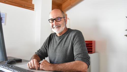 Peder Caviezel es daspö quist on capo cumünal da Valsot ed el s’ingascha per l’autonomia dal cumün fusiunà daspö ils 1. schner 2013 (fotografia: Nicolo Bass).