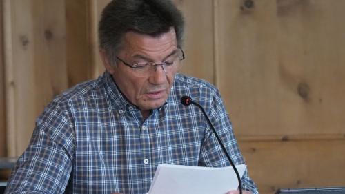 Urs Pfister ist Präsident des Kontrollorgans des Regionalflughafens Samedan. Er und die beiden weiteren Mitglieder treten nach Ablauf der Amstperiode nicht mehr an. Archivfoto: Reto Stifel
